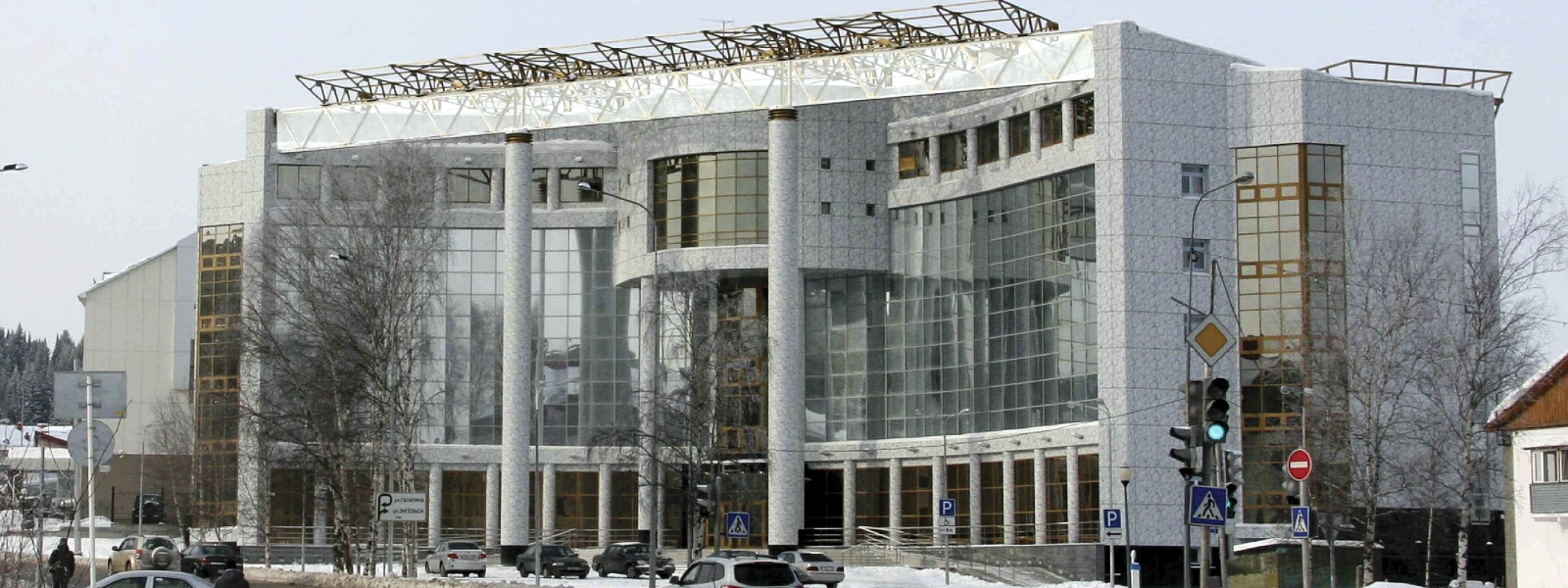 work-Здание окружного суда в Ханты-Мансийске
